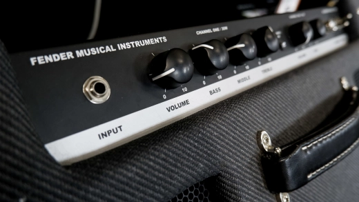 Fender - Bassbreaker 18/30W 2x12 Tube Combo Amp 2